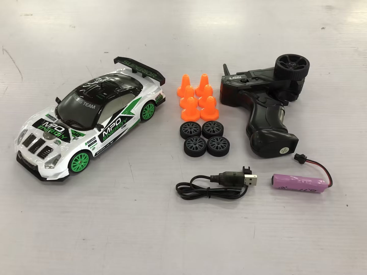 1:24 Scale RC Drift Car – 4WD Remote Control Racing Car with LED Lights & Traffic Cones