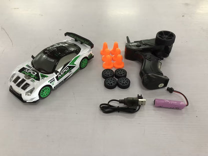1:24 Scale RC Drift Car – 4WD Remote Control Racing Car with LED Lights & Traffic Cones