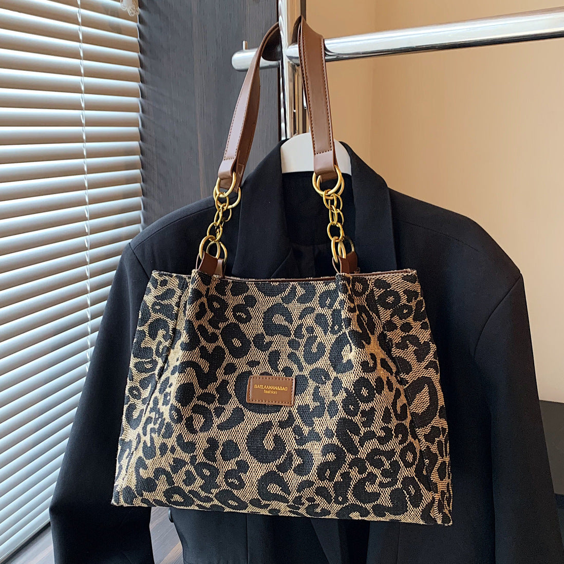 Women's Large Capacity Tote Bag – Brown Animal Print PU Bucket Shoulder Bag for Work & Travel