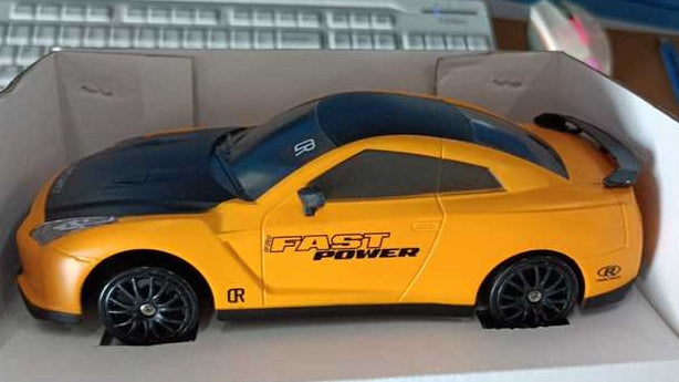 1:24 Scale RC Drift Car – 4WD Remote Control Racing Car with LED Lights & Traffic Cones